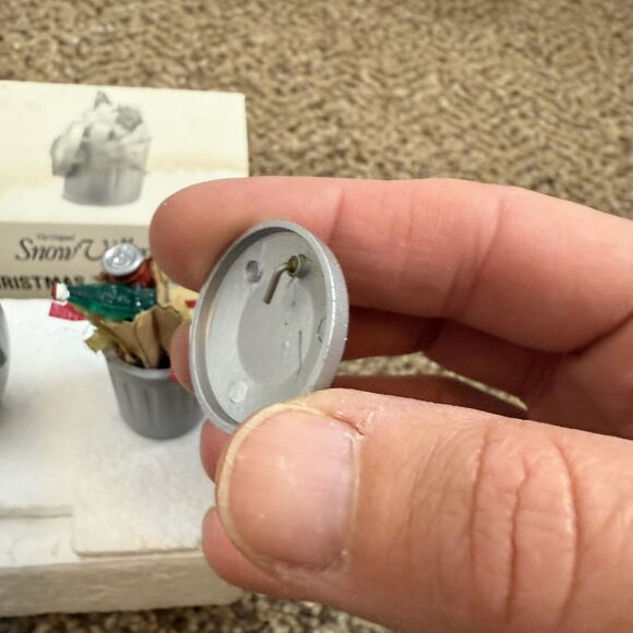 Lot Of 3 Dept 56 Set Trash Cans. Fire Hydrant And Mailbox, And Set Of Stop Signs - Picture 3 of 13